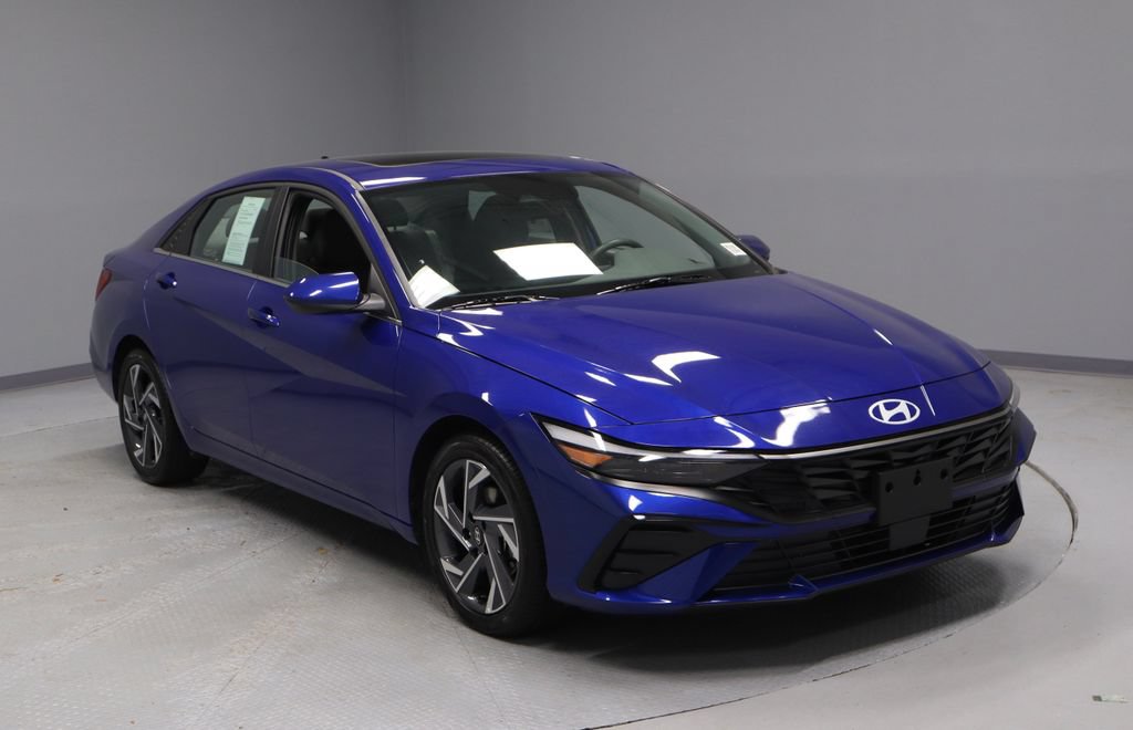 Used 2025 Hyundai Elantra SEL FWD image 1
