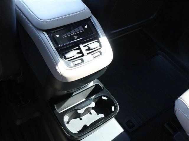 Used 2025 Volvo XC90 B5 Ultra w/ Protection Package Premier AWD/4WD image 23