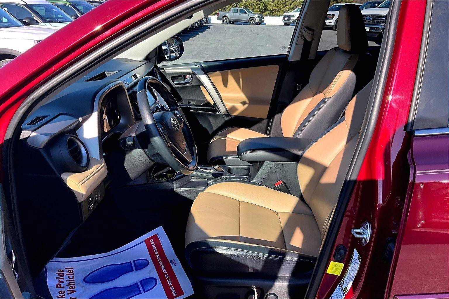 Used 2018 Toyota RAV4 Limited image 25