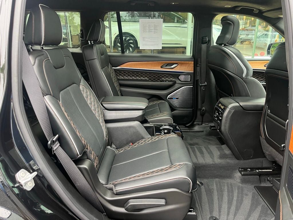 Used 2025 Jeep Grand Cherokee L Summit AWD/4WD image 22