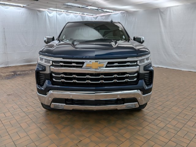 Used 2023 Chevrolet Silverado 1500 LTZ AWD/4WD image 2