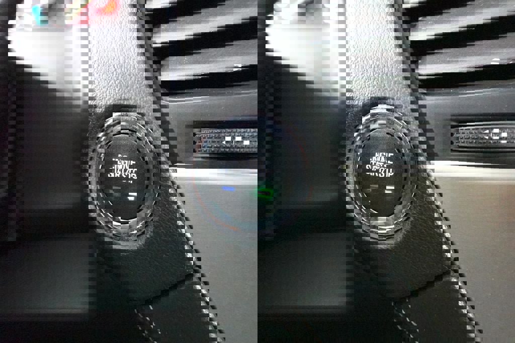 Used 2020 GMC Yukon Denali w/ Denali Ultimate Black Edition image 23