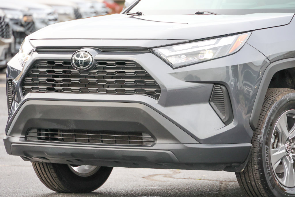 Used 2025 Toyota RAV4 XLE AWD/4WD image 13
