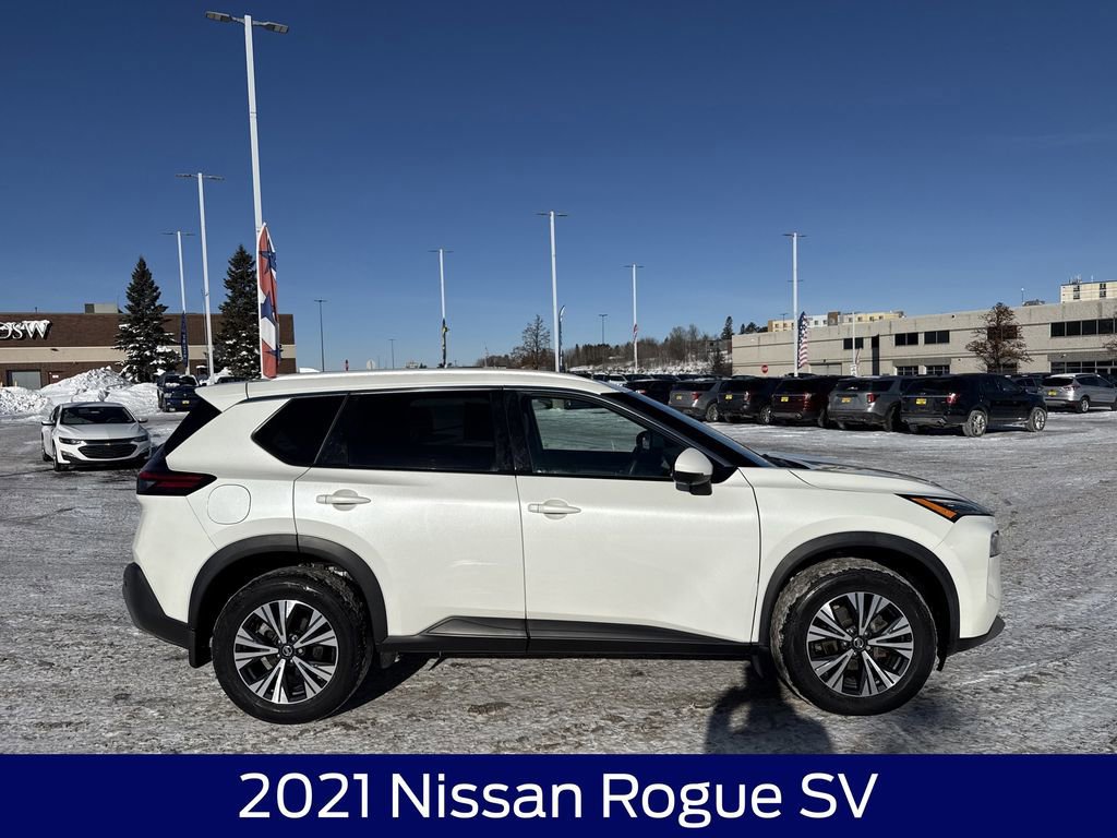 Used 2021 Nissan Rogue SV image 2