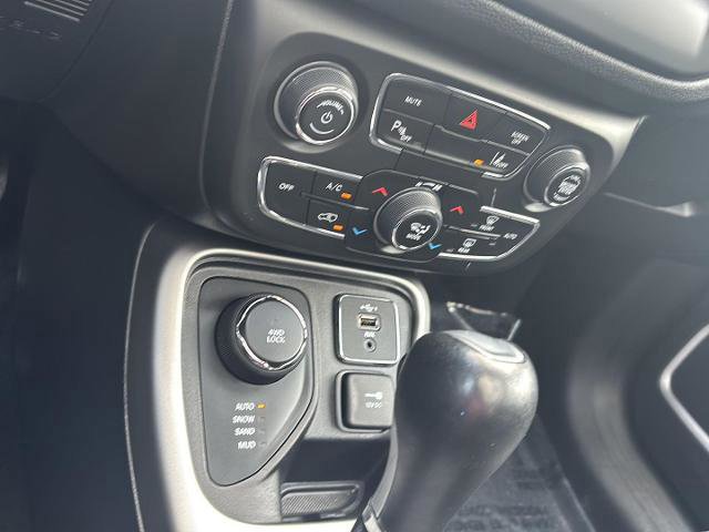 Used 2020 Jeep Compass Latitude image 17