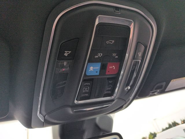 Used 2023 Jeep Grand Cherokee Altitude AWD/4WD image 38