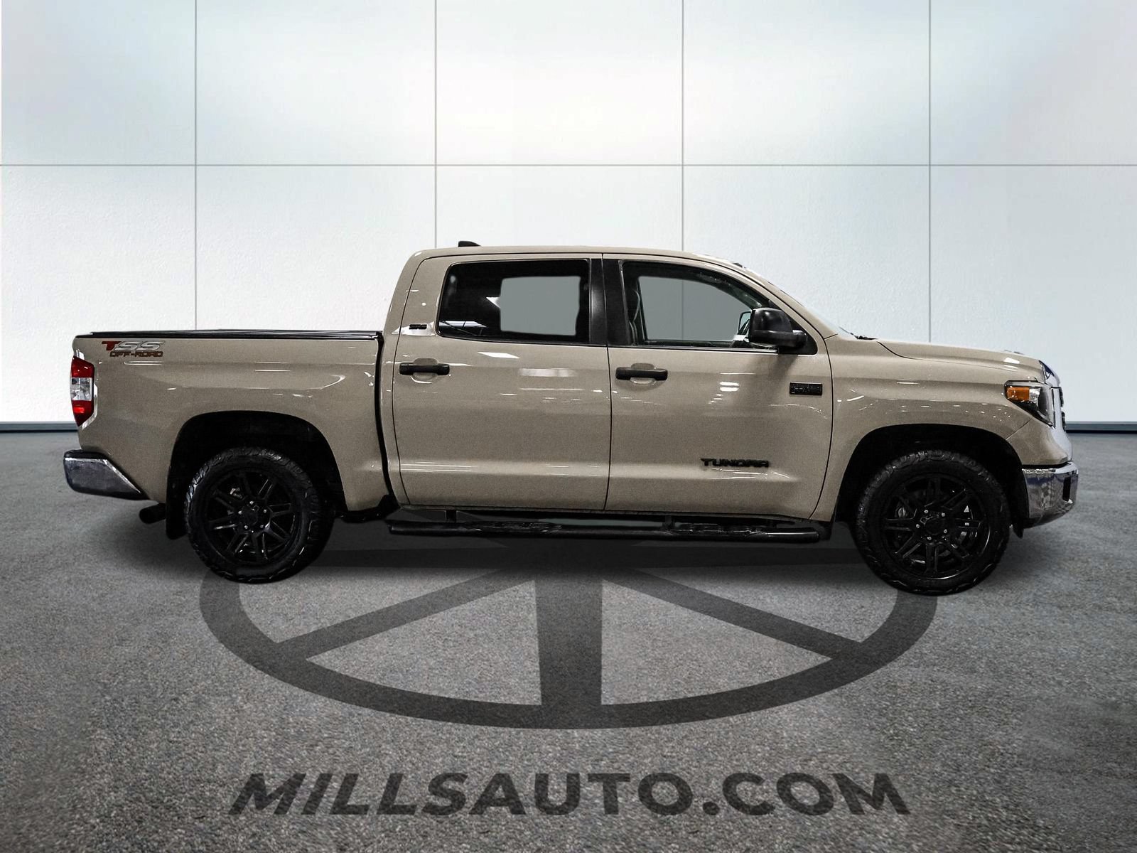 Used 2020 Toyota Tundra SR5 w/ SR5 Leather Package RWD image 9