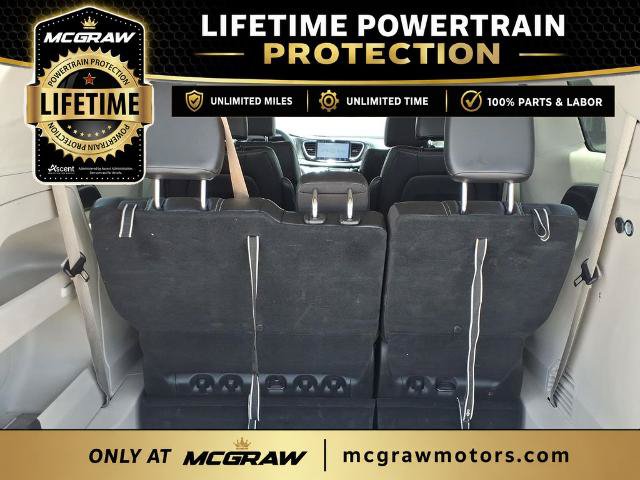 Used 2023 Chrysler Pacifica Touring-L FWD image 13