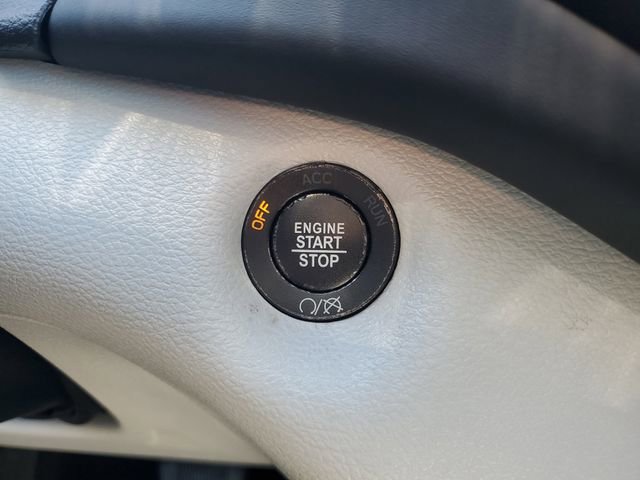 Used 2019 Jeep Cherokee Overland w/ Technology Group image 30