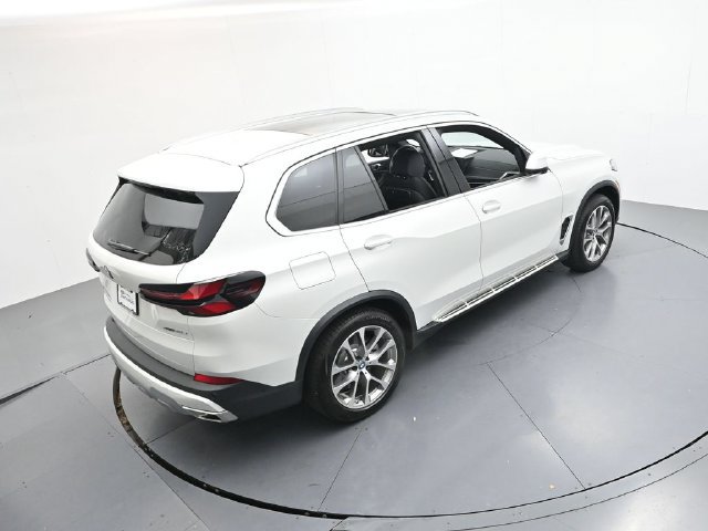 Used 2025 BMW X5 xDrive50e AWD/4WD image 41