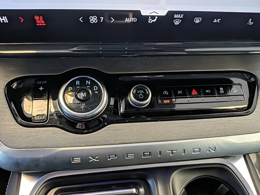 Certified 2025 Ford Expedition Platinum image 24