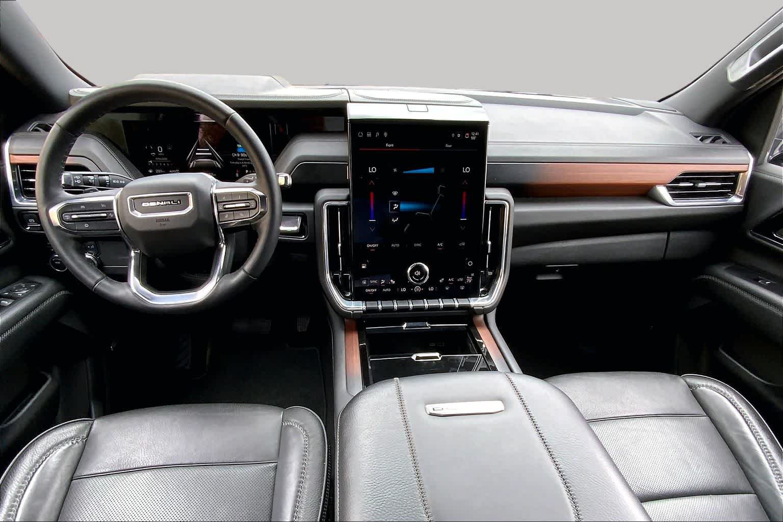 Used 2025 GMC Yukon XL Denali AWD/4WD image 16