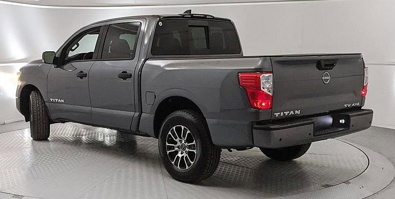 Used 2024 Nissan Titan SV image 3