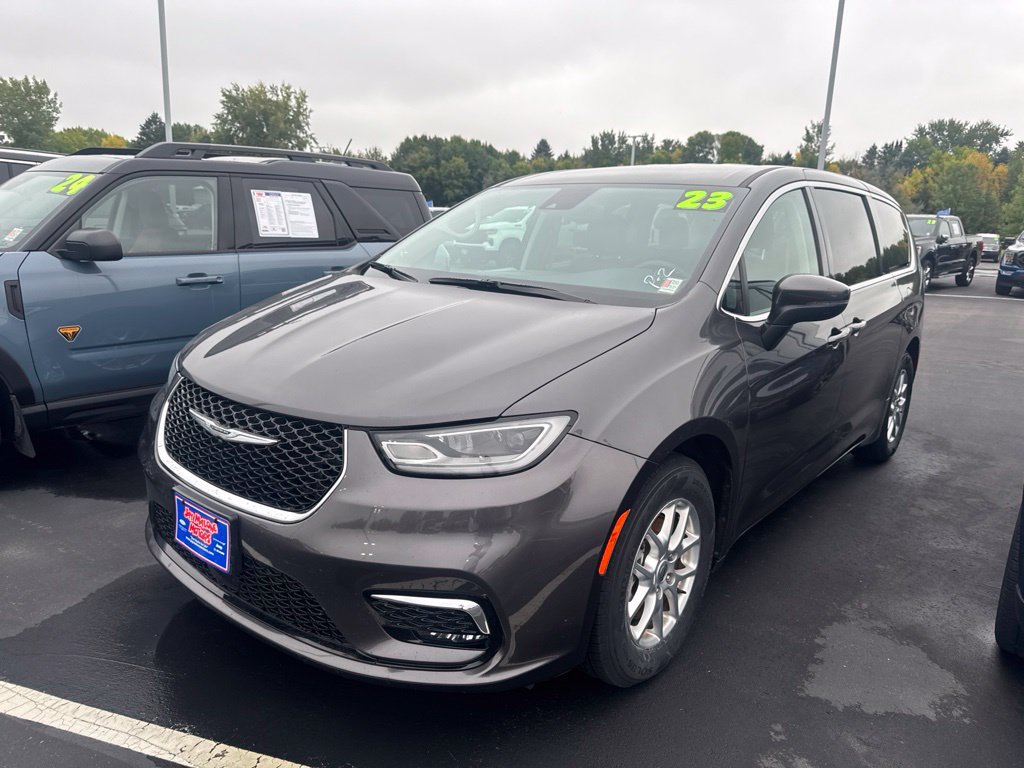 Used 2023 Chrysler Pacifica Touring-L
