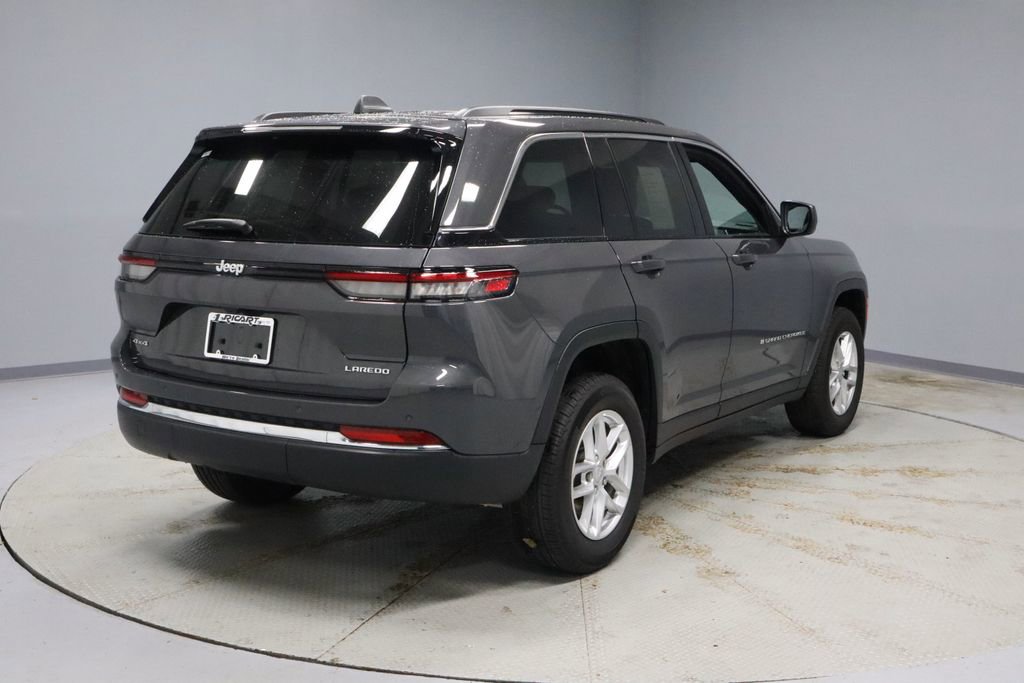 Used 2024 Jeep Grand Cherokee Laredo X w/ Luxury Tech Group I AWD/4WD image 11