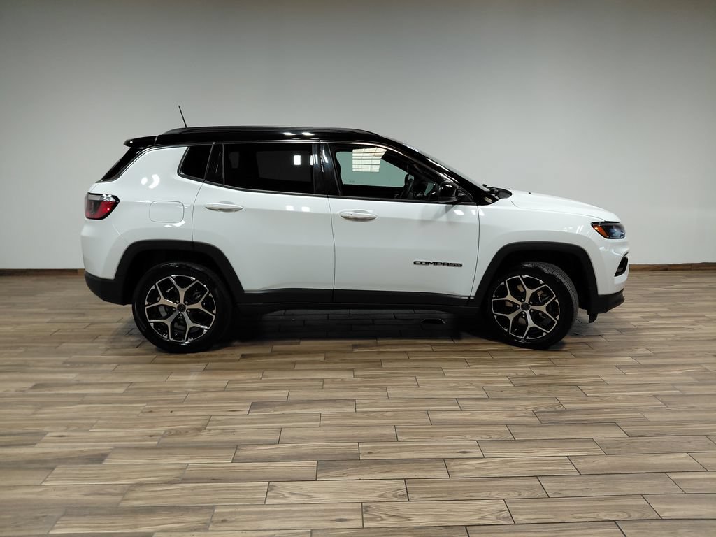 Used 2025 Jeep Compass Limited AWD/4WD image 16