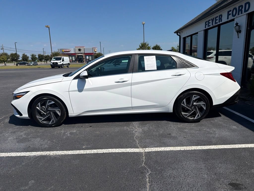 Used 2025 Hyundai Elantra Limited FWD image 2