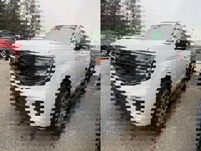 Certified 2025 Ford Expedition Active image 3