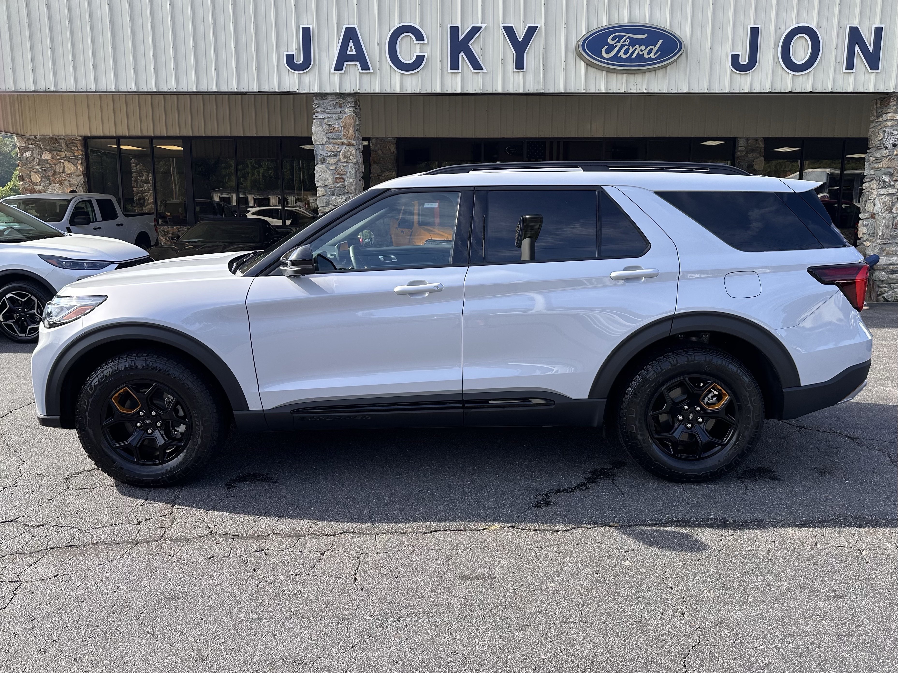 Certified 2026 Ford Explorer Tremor w/ Tremor Convenience Package AWD/4WD image 1