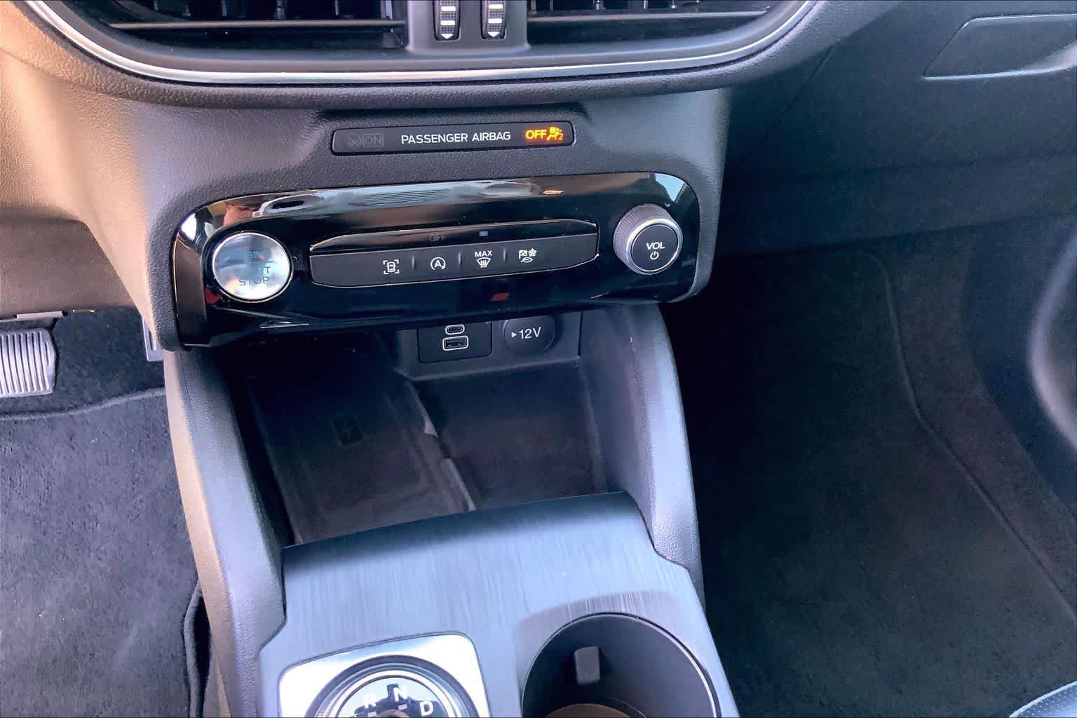Certified 2025 Ford Escape Platinum AWD/4WD image 35