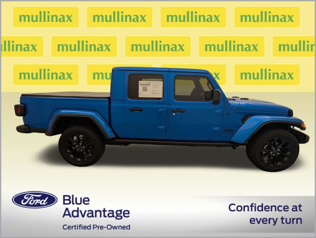 Used 2025 Jeep Gladiator Sport AWD/4WD image 2
