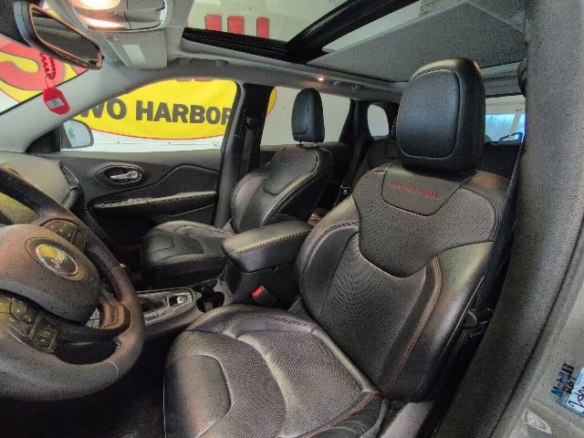 Used 2022 Jeep Cherokee Trailhawk w/ Trailhawk Elite Value Package AWD/4WD image 12