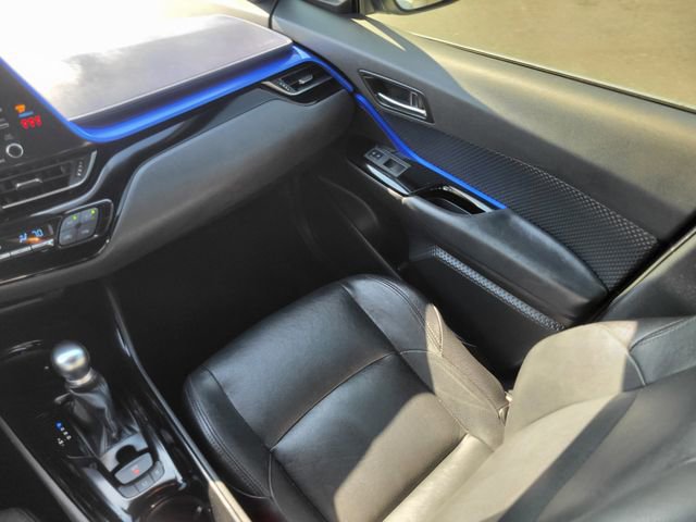 Used 2020 Toyota C-HR XLE image 13
