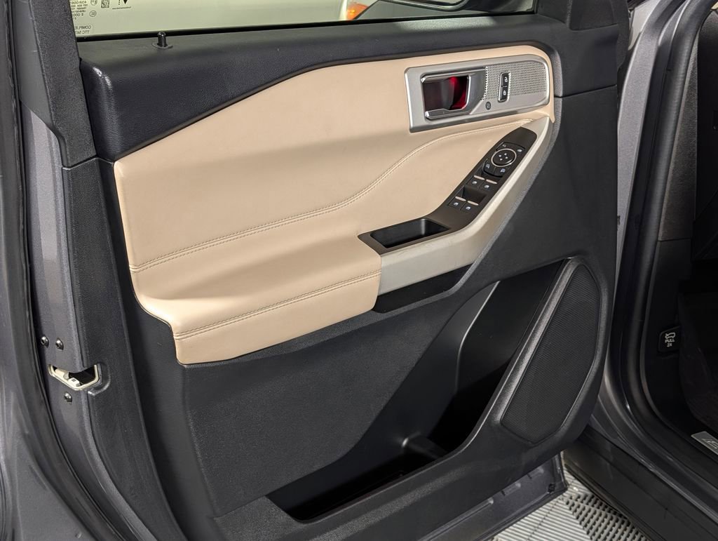 Certified 2022 Ford Explorer Limited RWD image 22