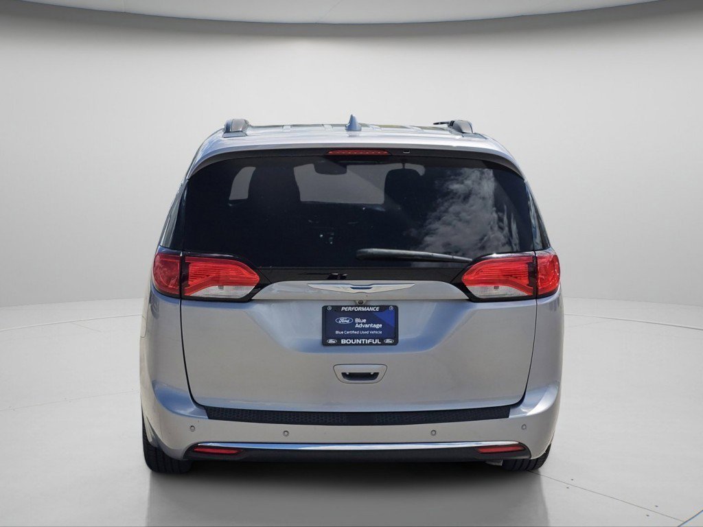 Used 2017 Chrysler Pacifica Touring-L FWD image 21