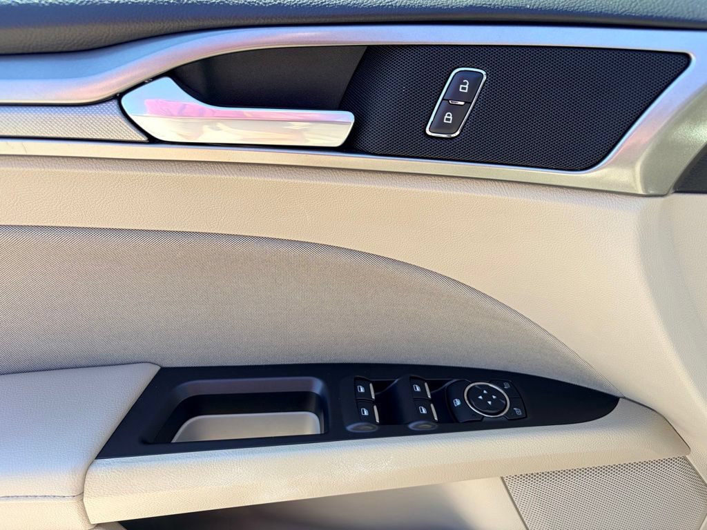 Certified 2017 Ford Fusion SE FWD image 20