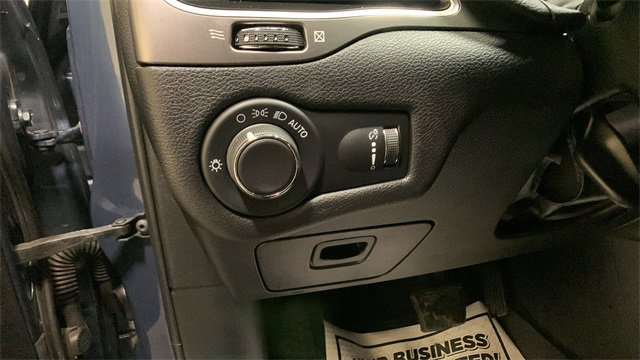 Used 2020 Jeep Cherokee Latitude w/ Cold Weather Group image 26