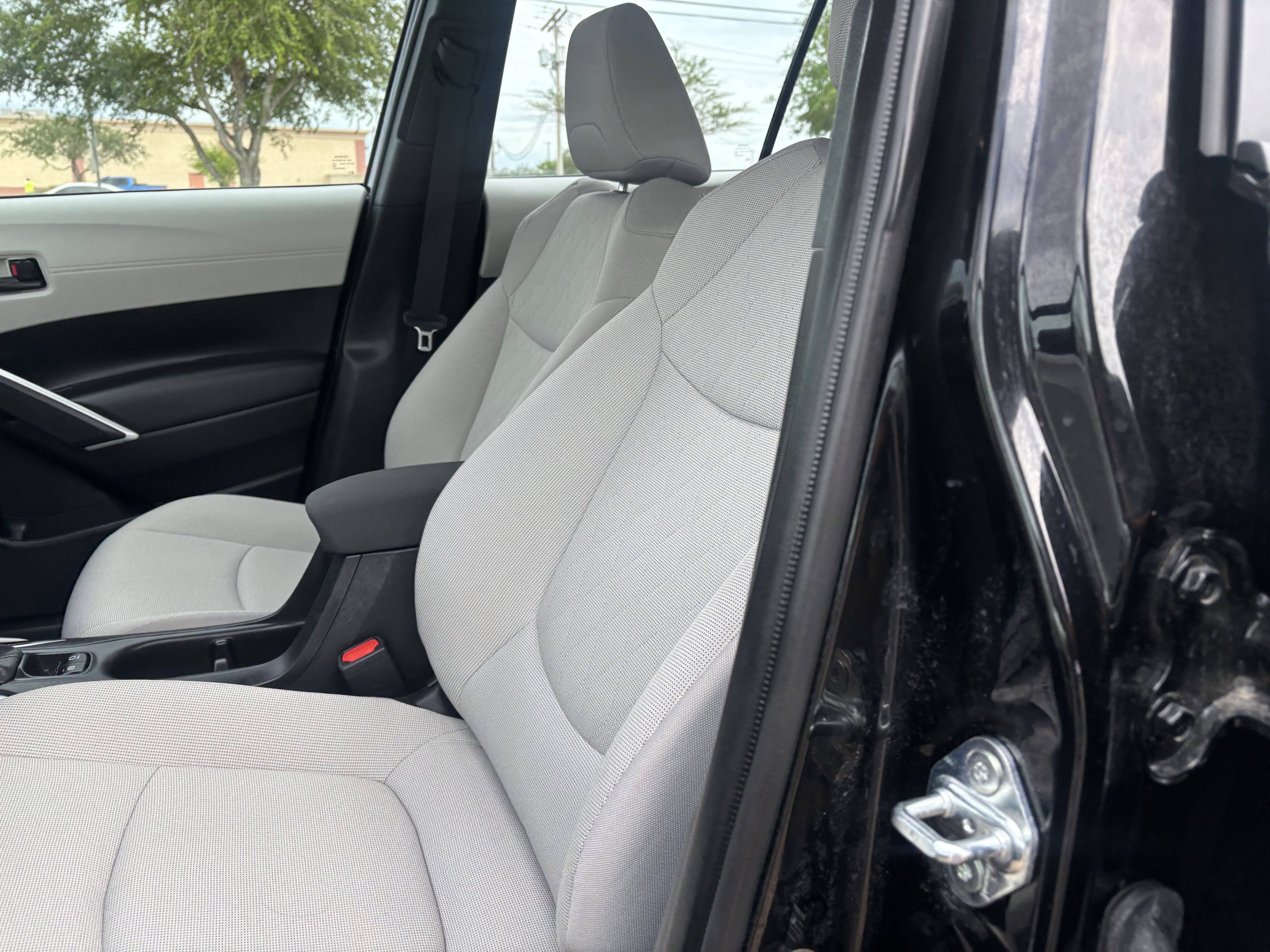 Used 2025 Toyota Corolla Cross L FWD image 13