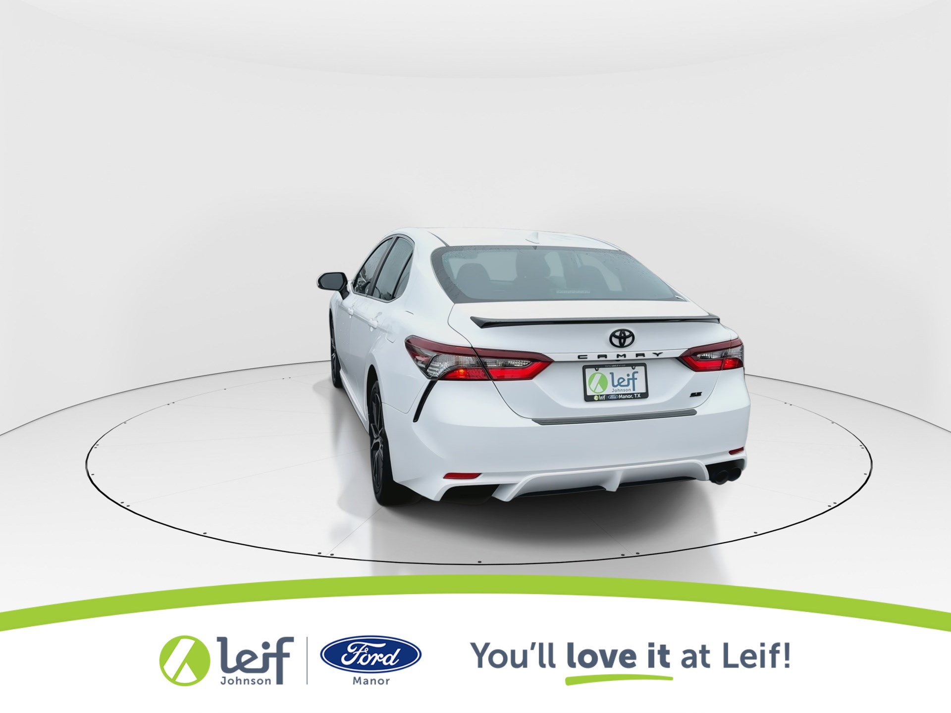 Used 2024 Toyota Camry SE image 7