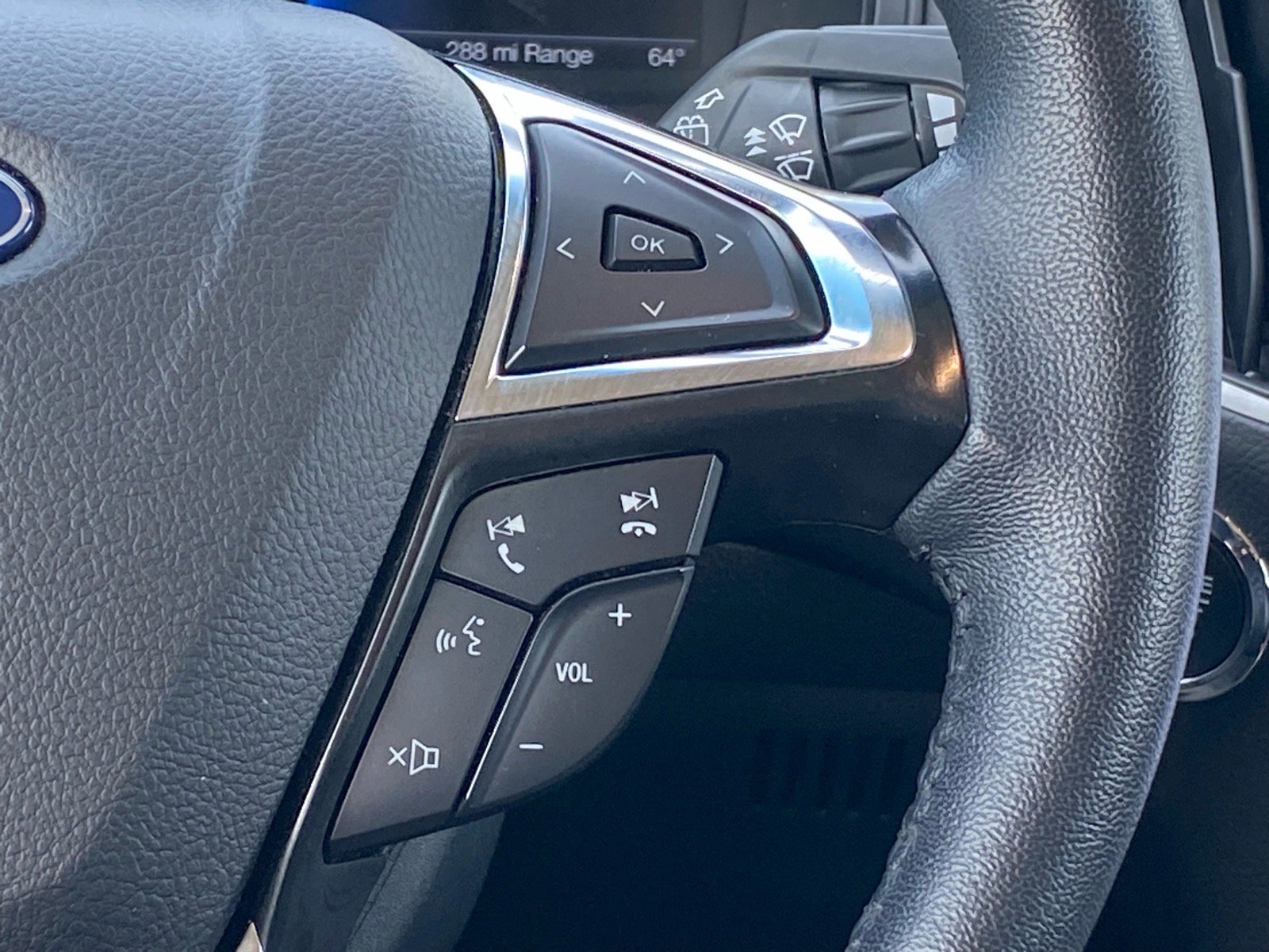 Certified 2024 Ford Edge SEL AWD/4WD image 9