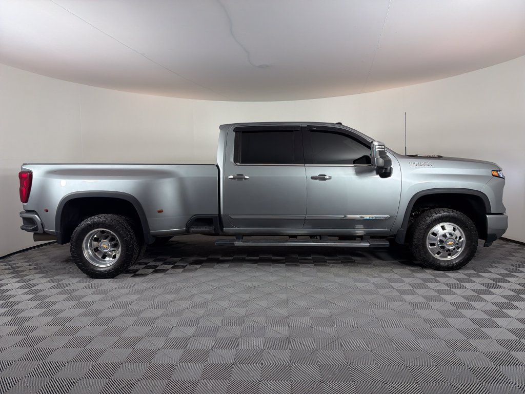 Used 2024 Chevrolet Silverado 3500 High Country AWD/4WD image 2