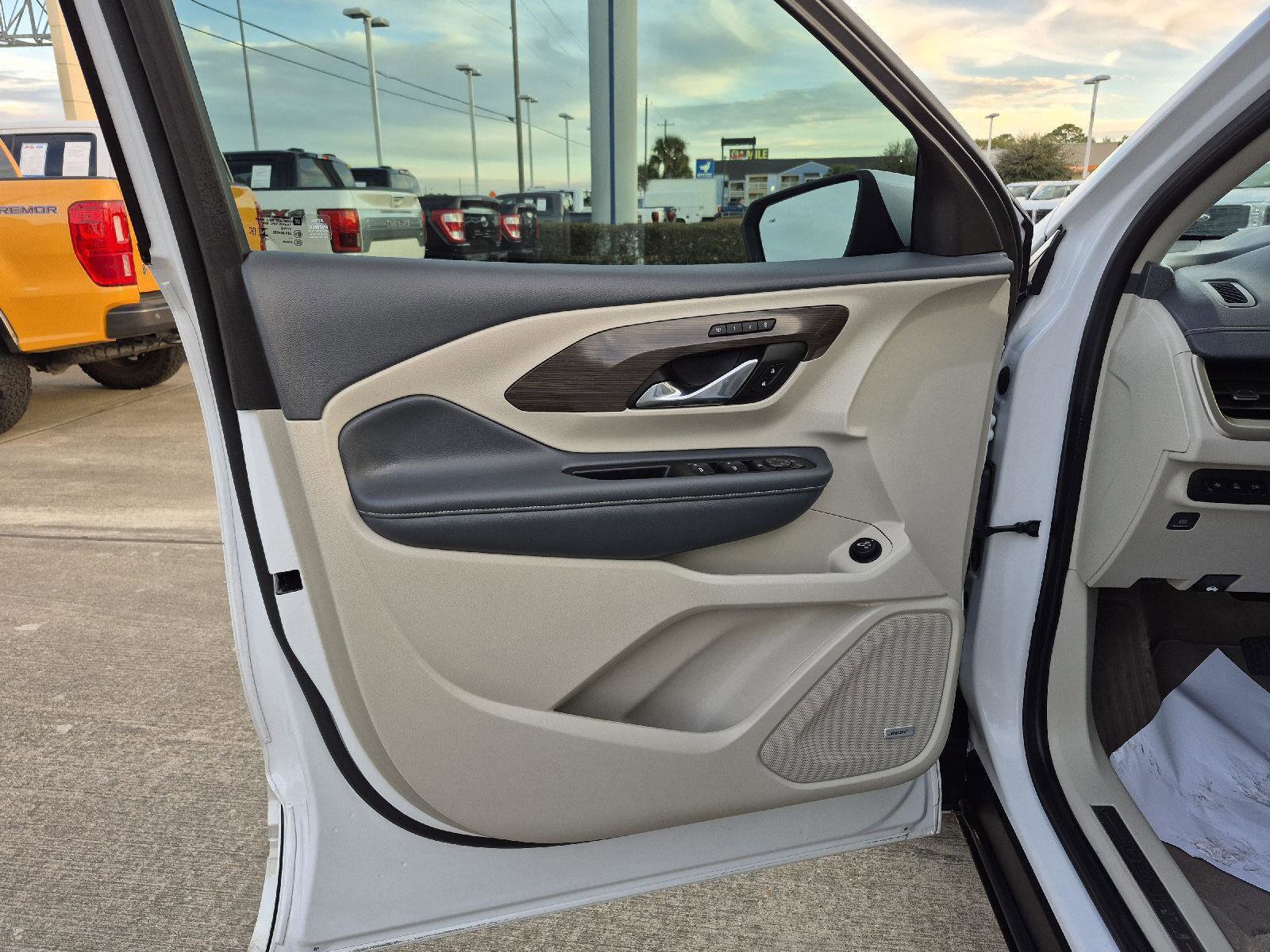 Used 2024 GMC Terrain Denali w/ Denali Premium Package image 9