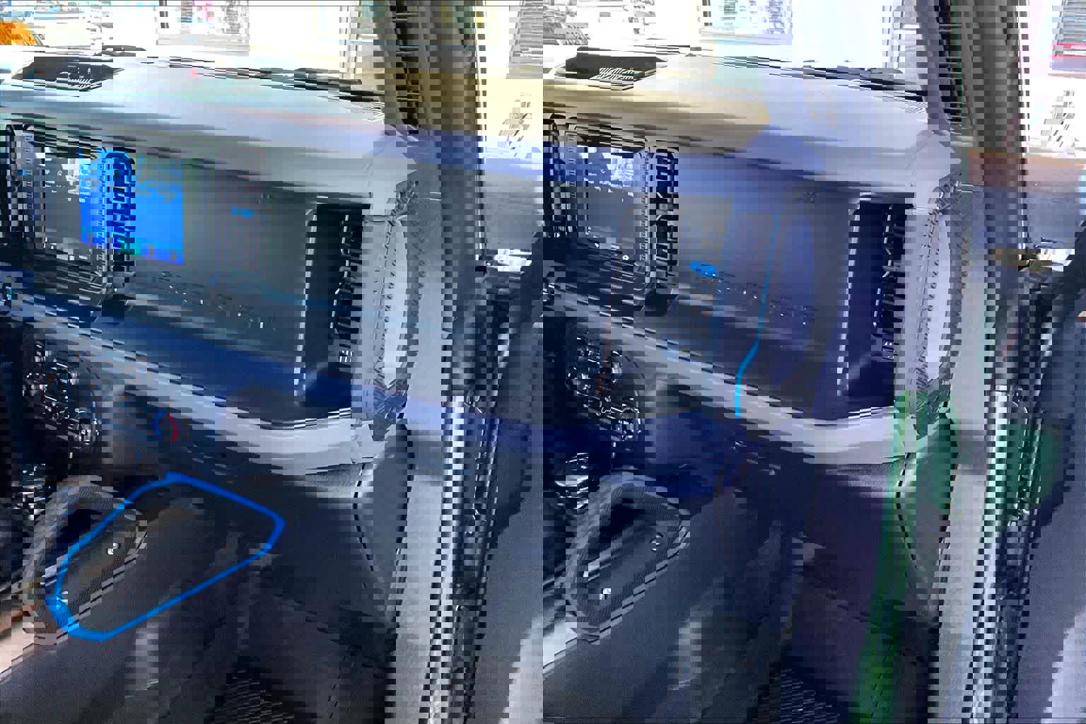 Certified 2022 Ford Bronco Black Diamond image 18