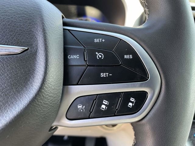 Used 2024 Chrysler Pacifica Touring-L image 19