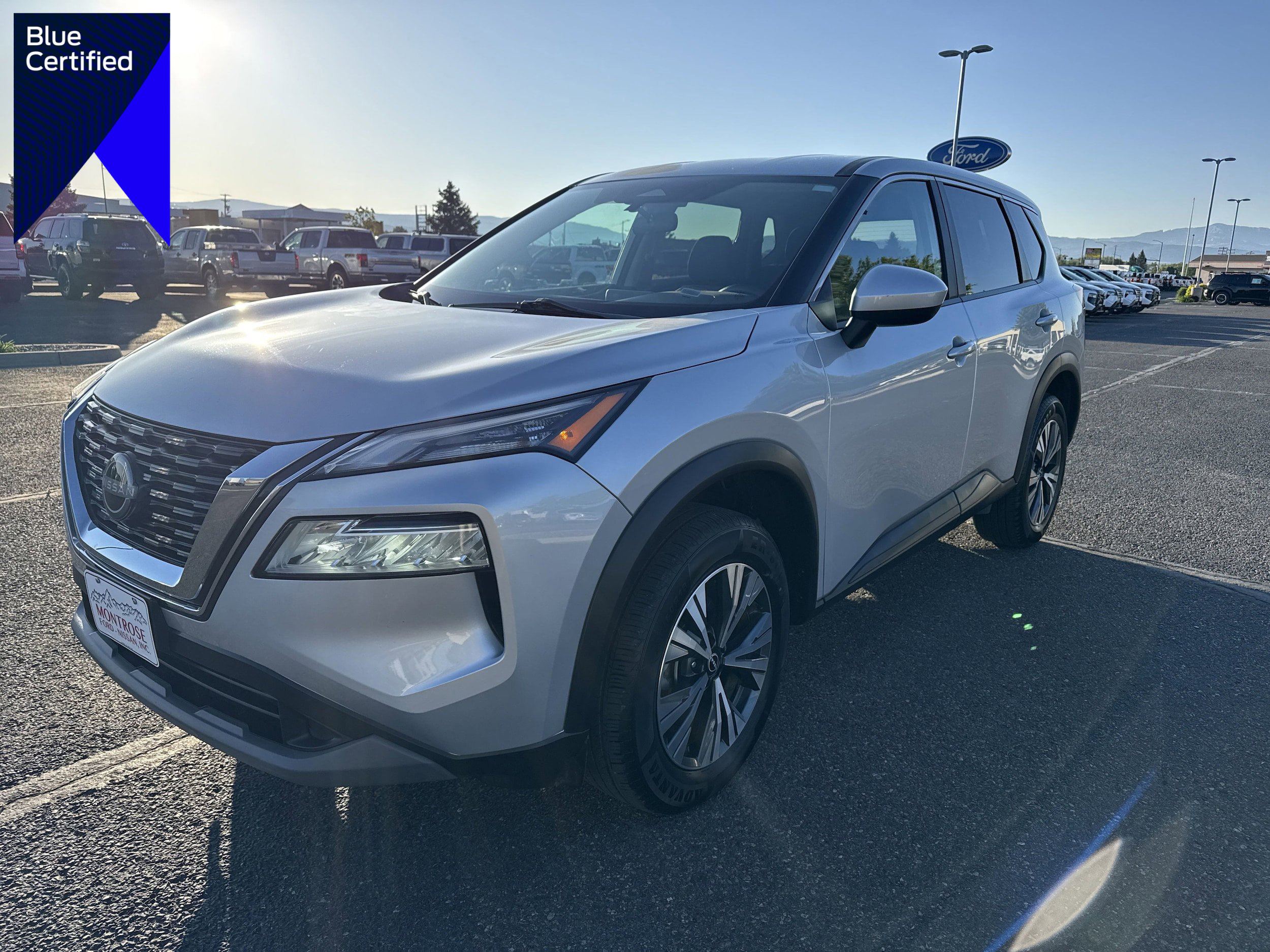 Used 2023 Nissan Rogue SV image 1