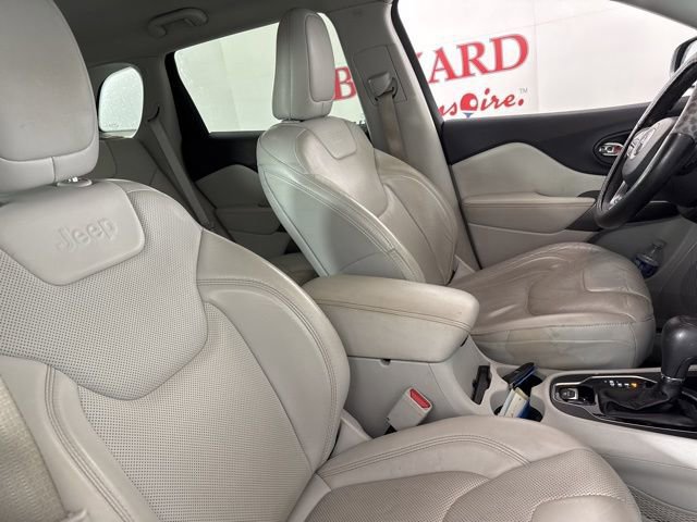 Used 2019 Jeep Cherokee Limited image 16