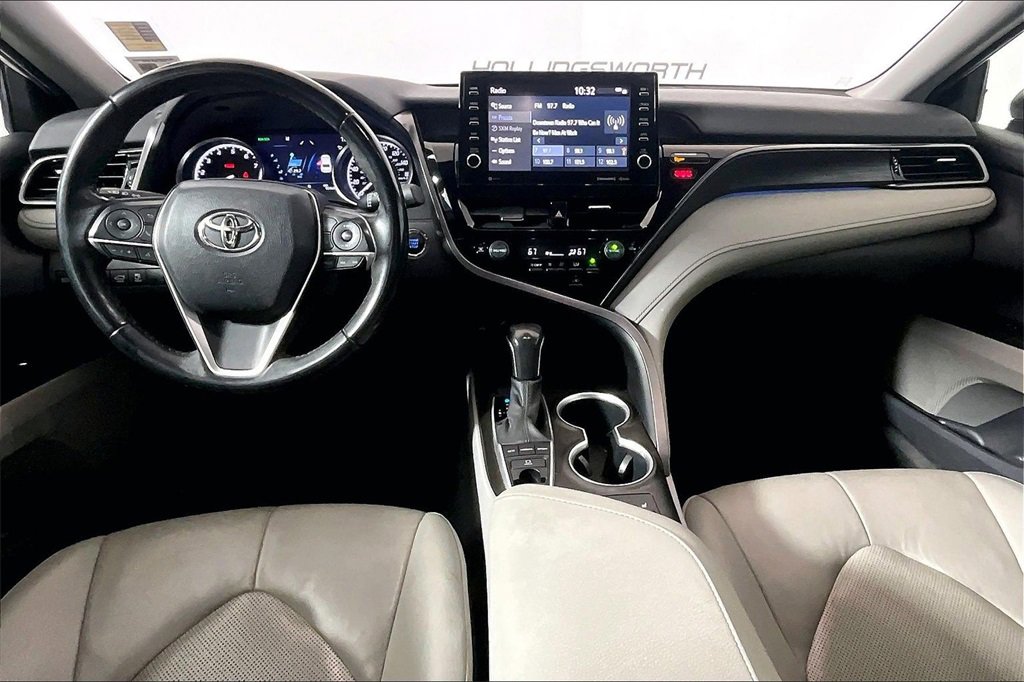 Used 2021 Toyota Camry XLE image 11