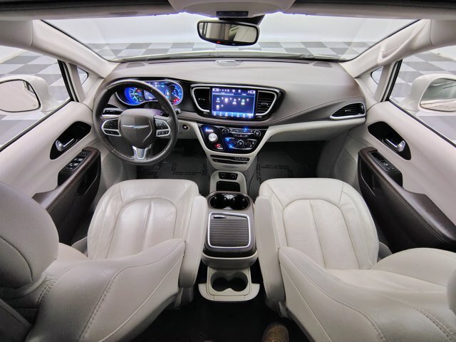 Used 2021 Chrysler Pacifica Touring-L w/ Uconnect Theater Family Group FWD image 2