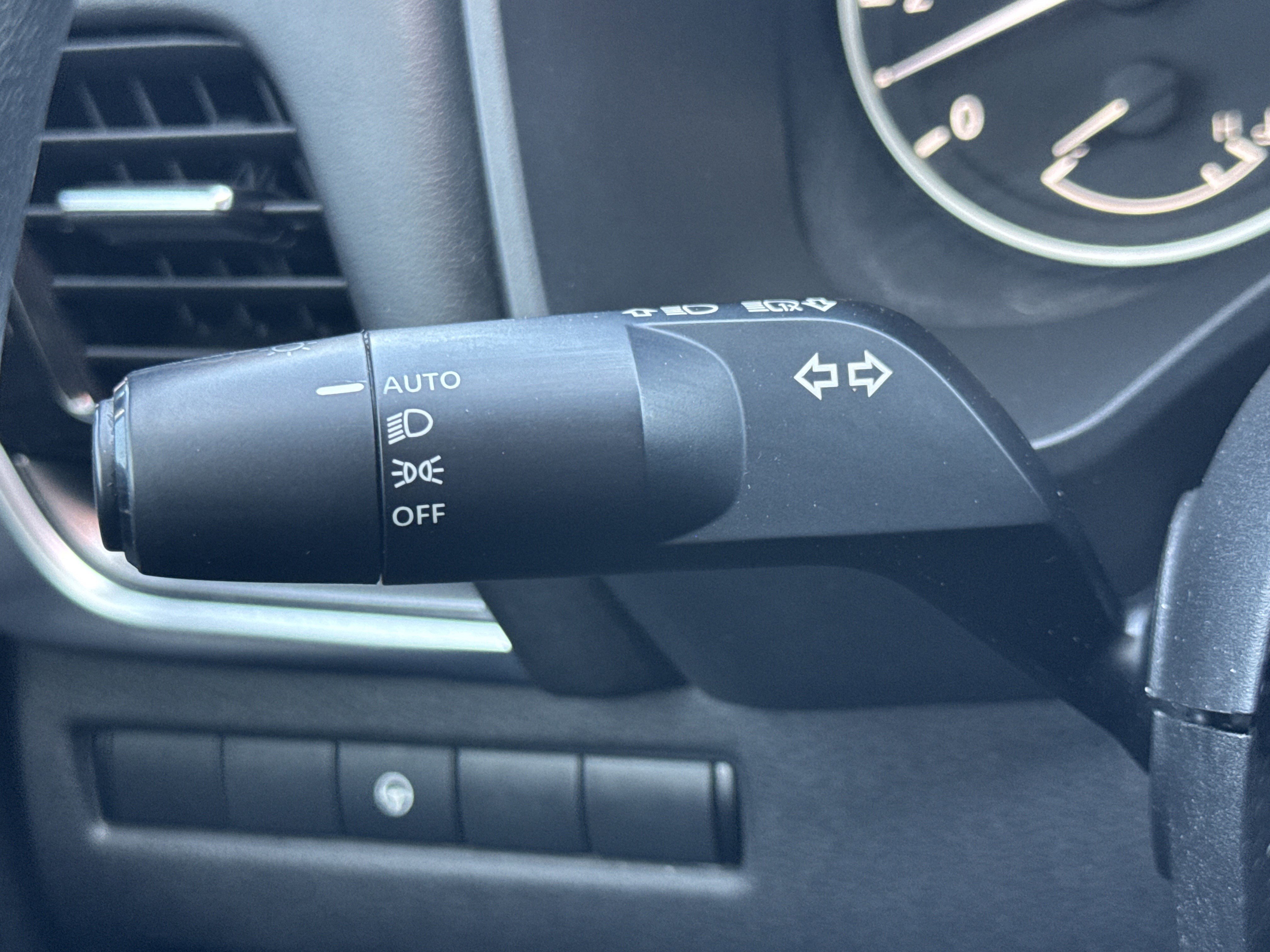 Used 2021 Nissan Rogue SV image 21