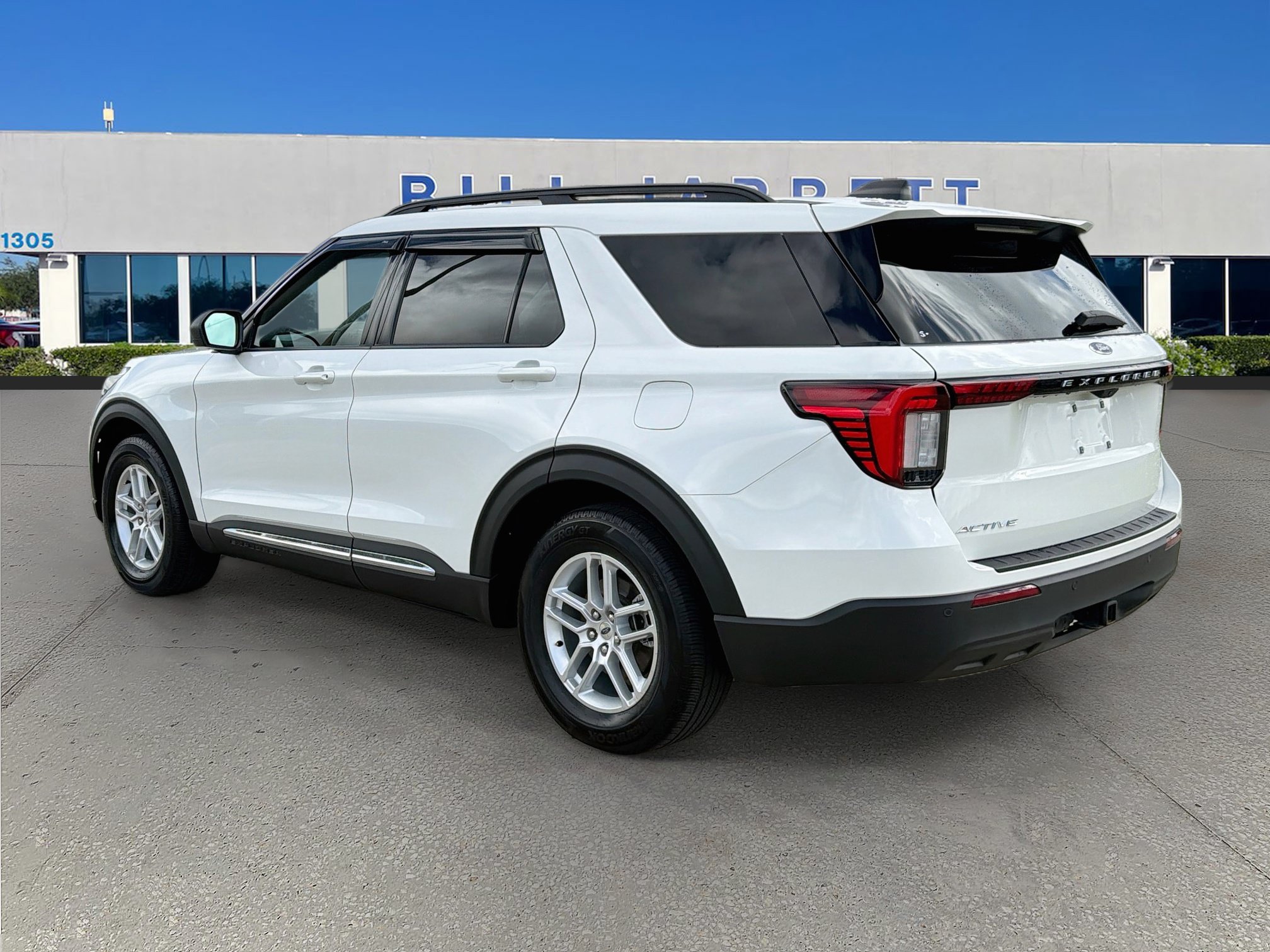 Certified 2025 Ford Explorer Active RWD image 5
