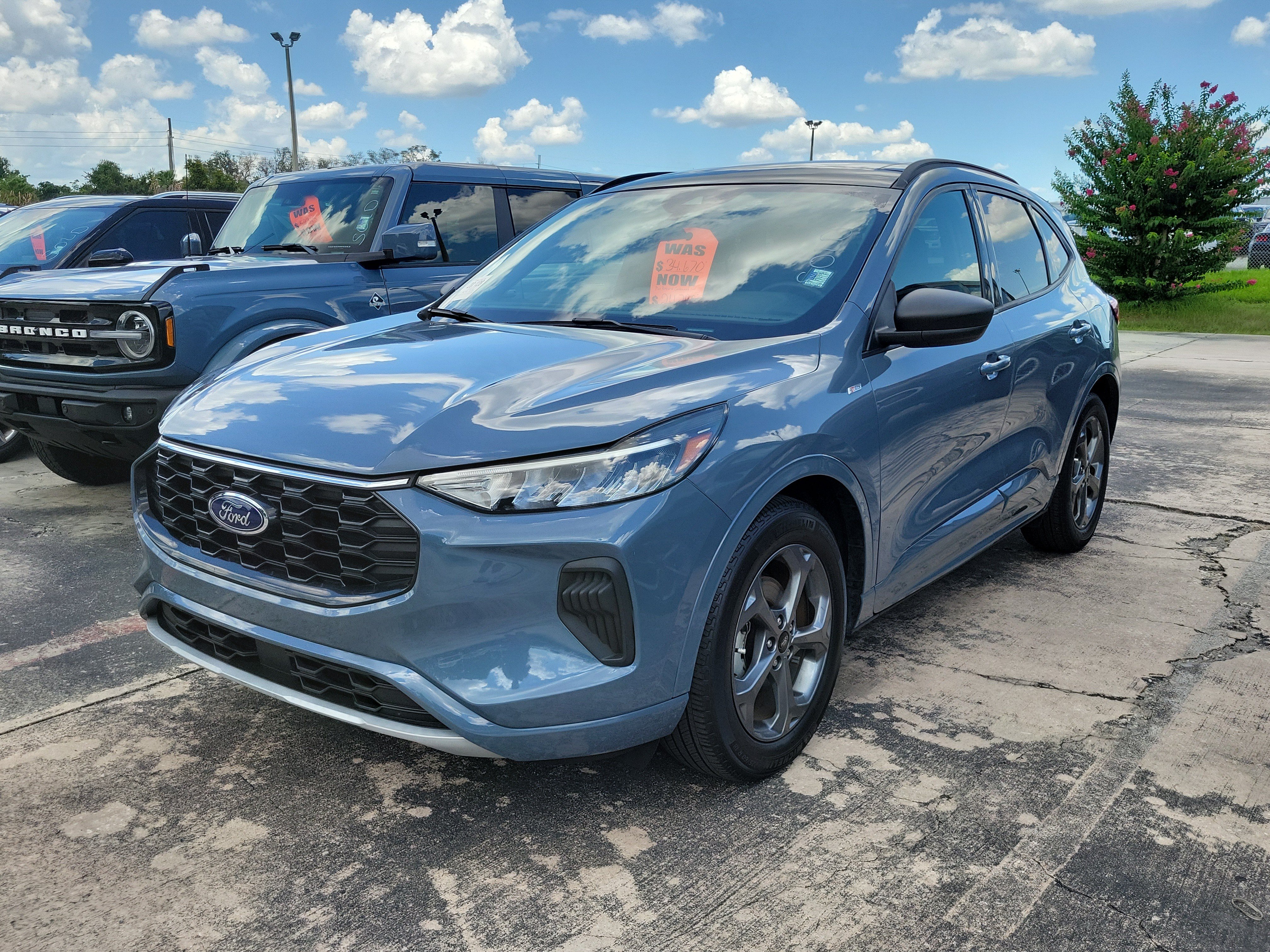 Certified 2023 Ford Escape ST-Line w/ Tech Pack #1 FWD image 3