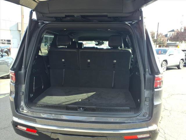 Used 2024 Jeep Wagoneer Series II w/ Flexible Seating Group image 18