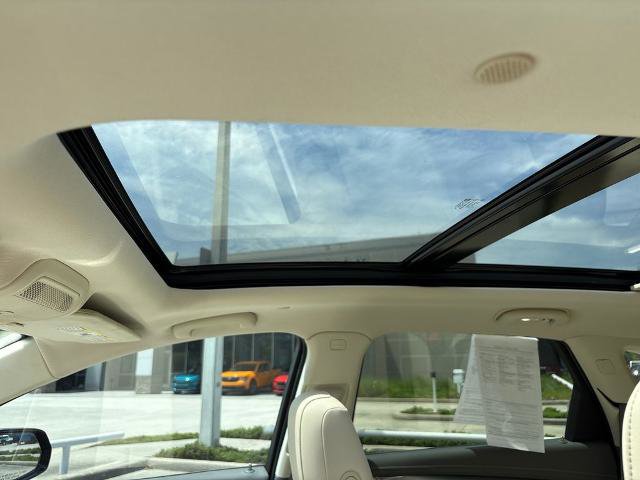 Used 2021 Cadillac XT5 Premium Luxury w/ LPO, Floor Liner Package FWD image 9