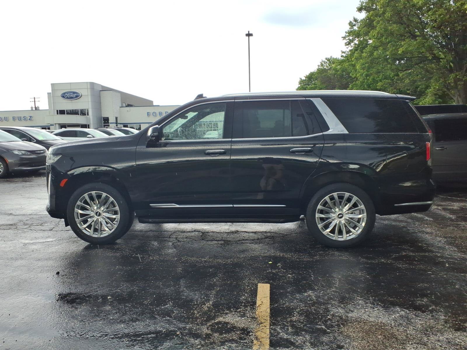 Used 2023 Cadillac Escalade Premium Luxury w/ LPO, Floor Liner Package AWD/4WD image 5