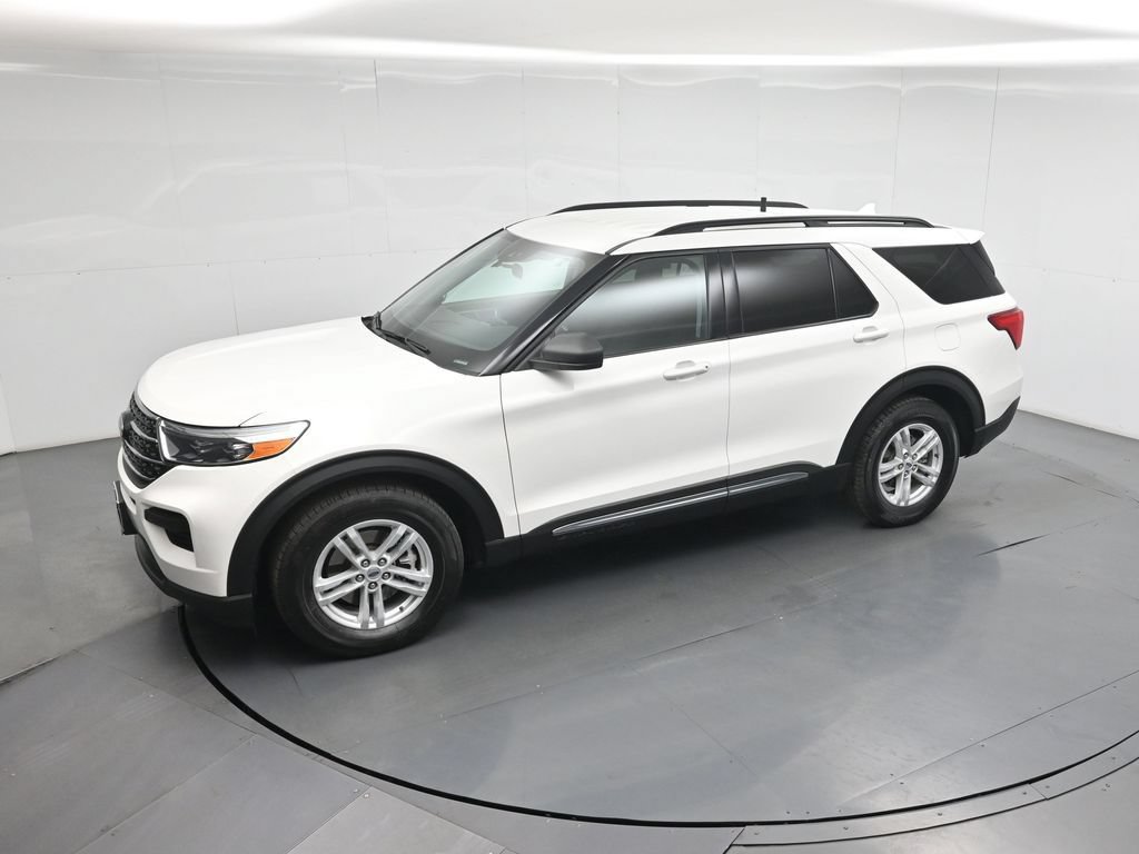 Certified 2024 Ford Explorer XLT RWD image 46