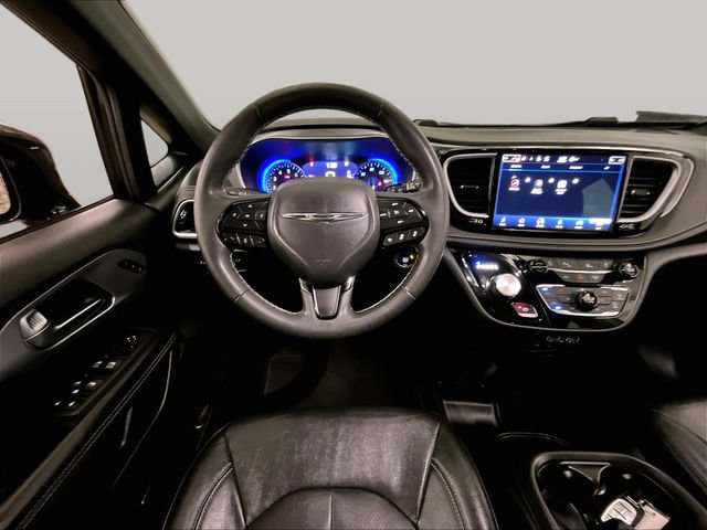 Used 2022 Chrysler Pacifica Touring-L w/ S Appearance Package AWD/4WD image 5